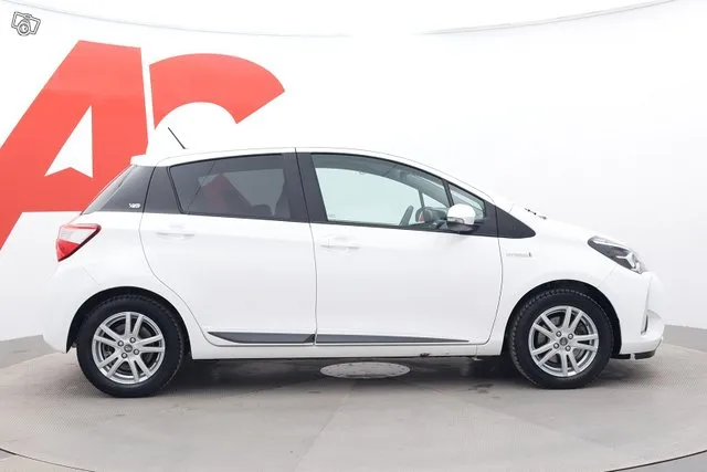 Toyota Yaris 1,5 Hybrid Y20 Edition - VAKKARI / PKAMERA / AU Image 6